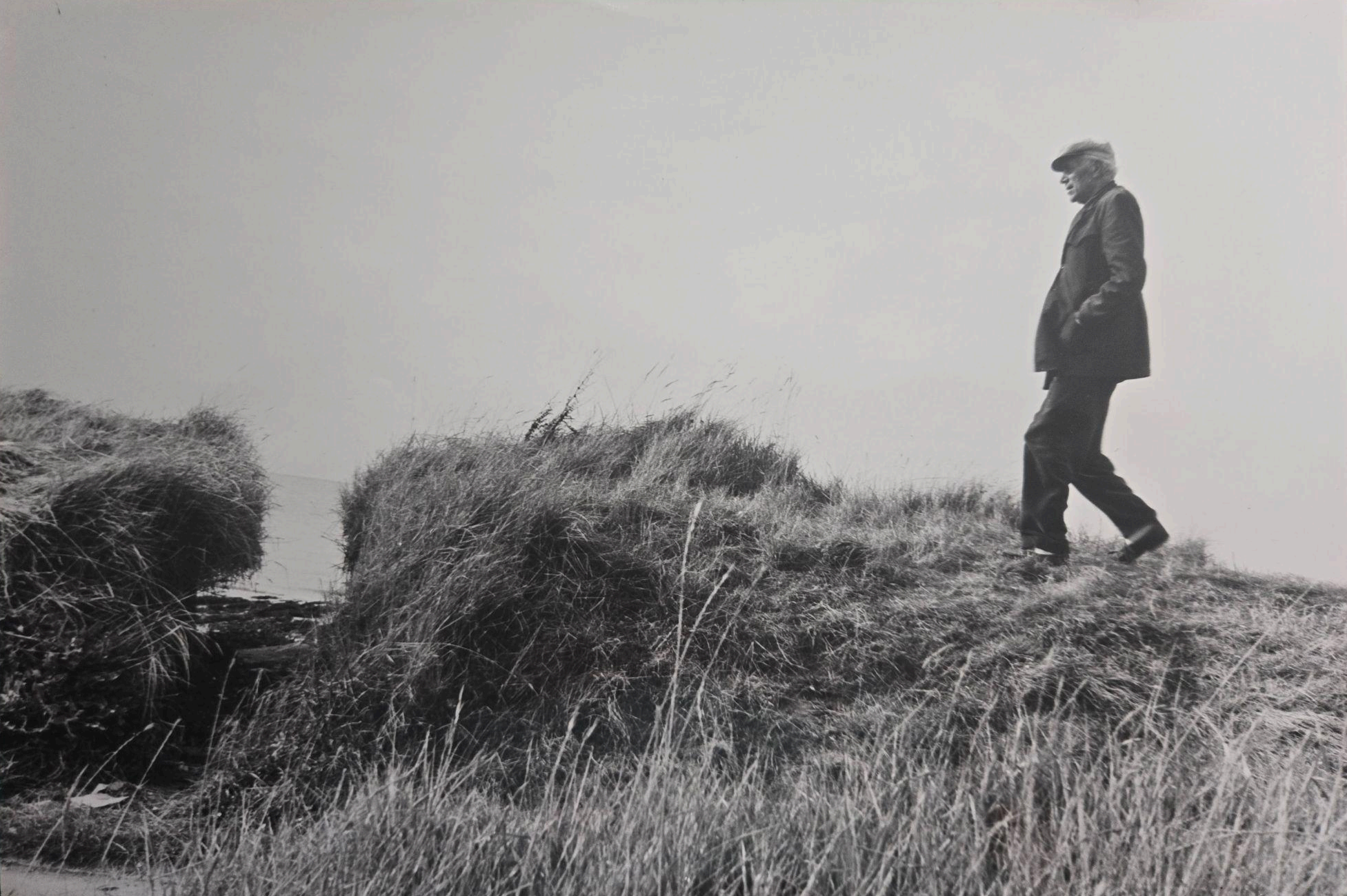 Doisneau, Robert | Portrait of an old man walking by a shoreline.